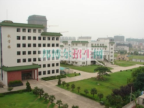 安徽交通職業(yè)技術(shù)學院學費