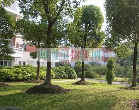 上海城市管理職業(yè)技術學院招生辦聯(lián)系電話