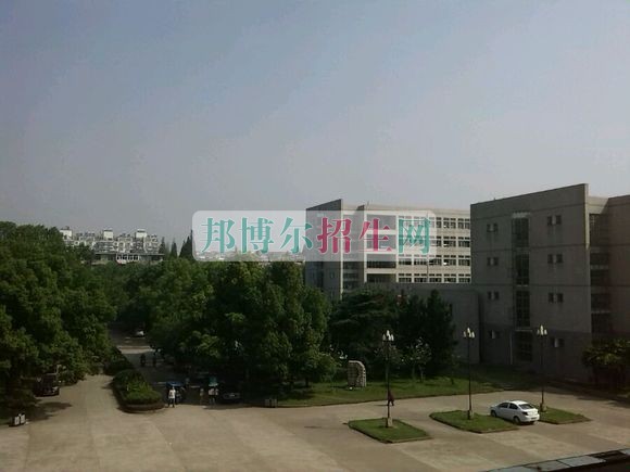 安徽工業(yè)大學工商學院招生辦聯系電話