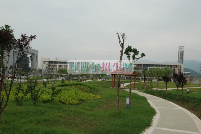 四川信息職業(yè)技術(shù)學院招生辦聯(lián)系電話