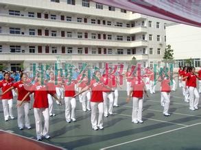 中等?？剖侵袑? width=