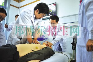  男生可以讀臨床醫(yī)學(xué)專(zhuān)業(yè)嗎