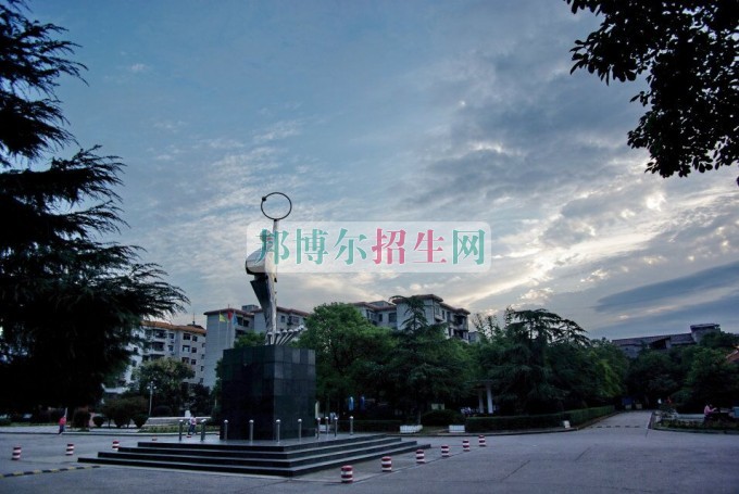 應用電子技術(shù)學校好不好