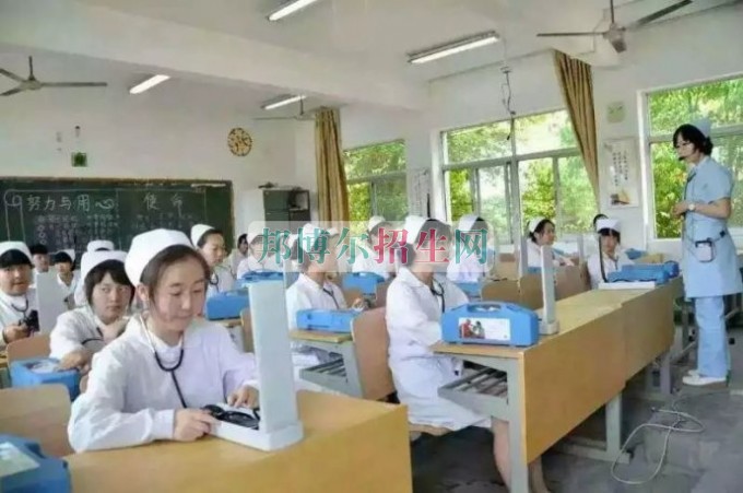 成都男生讀高級護(hù)理好嗎