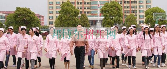 成都內(nèi)高級(jí)護(hù)理好的大專(zhuān)排名
