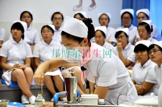 成都有哪些大專學(xué)校有高級護(hù)理專業(yè)