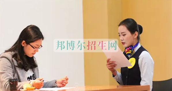 成都航空旅游職業(yè)學校開啟新學期首場招聘，場面火爆美女如云