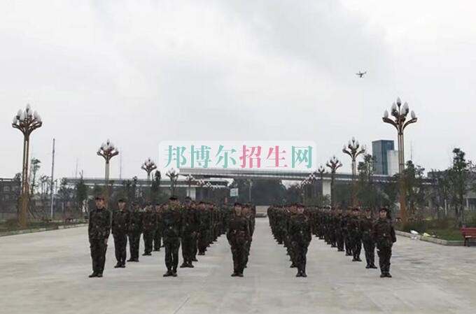 西翔航空學院青神校區(qū)首批新生軍訓(xùn)火熱進行