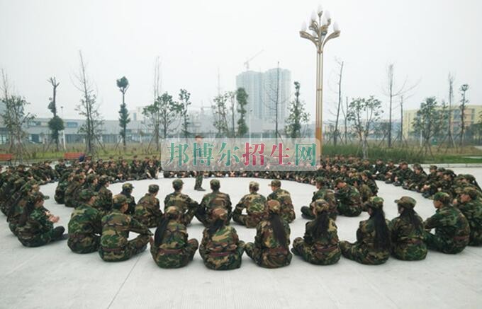 西翔航空學院青神校區(qū)首批新生軍訓(xùn)火熱進行