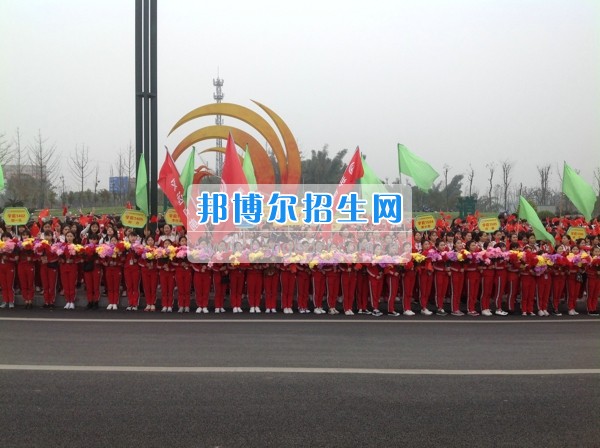 四川省宜賓市南溪區(qū)職業(yè)高級(jí)中學(xué)校學(xué)前教育齊拉練，共踏春風(fēng)迎春景