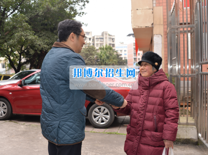 川南幼兒師范高等?？茖W校領(lǐng)導帶隊慰問生活困難教職工、老黨員和老干部
