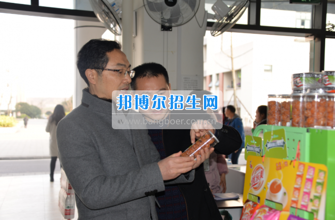 川南幼兒師范高等?？茖W校領導率隊檢查開學準備工作