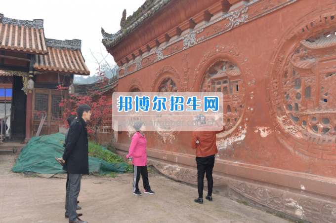 川南幼兒師范高等?？茖W(xué)校黨委書(shū)記羅慧帶隊(duì)考察孔子文化和校園文化