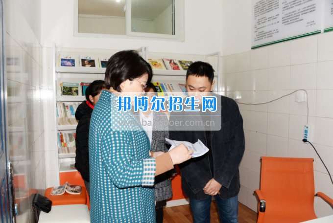 川南幼兒師范高等?？茖W校黨團工作站、圖書漂流站在學生公寓正式運行