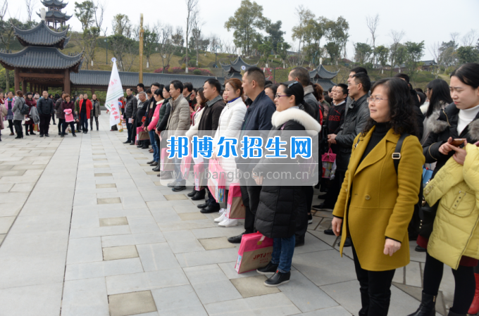 川南幼兒師范高等?？茖W(xué)校舉行慶祝國際勞動(dòng)?jì)D女節(jié)活動(dòng)