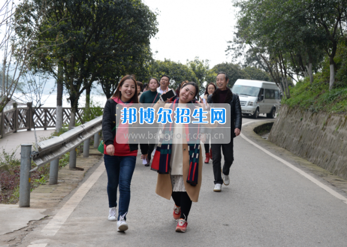 川南幼兒師范高等?？茖W(xué)校舉行慶祝國際勞動(dòng)?jì)D女節(jié)活動(dòng)