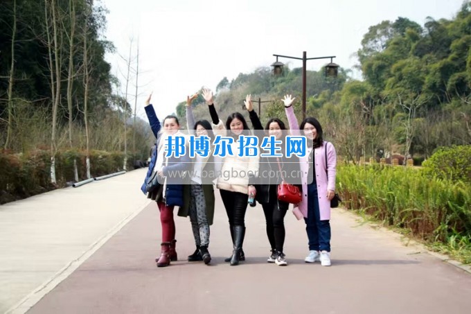 四川省樂山市第一職業(yè)高級中學春風十里，不如你