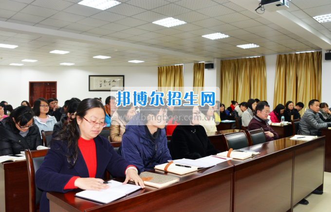 川南幼兒師范高等?？茖W(xué)校召開輔導(dǎo)員班主任工作例會(huì)加強(qiáng)和改進(jìn)學(xué)生思想政治工作