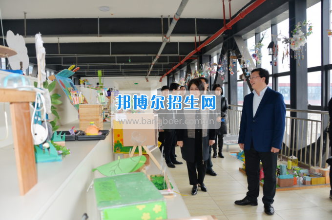 川南幼兒師范高等?？茖W(xué)校作“互聯(lián)網(wǎng)+教育”專題報(bào)告