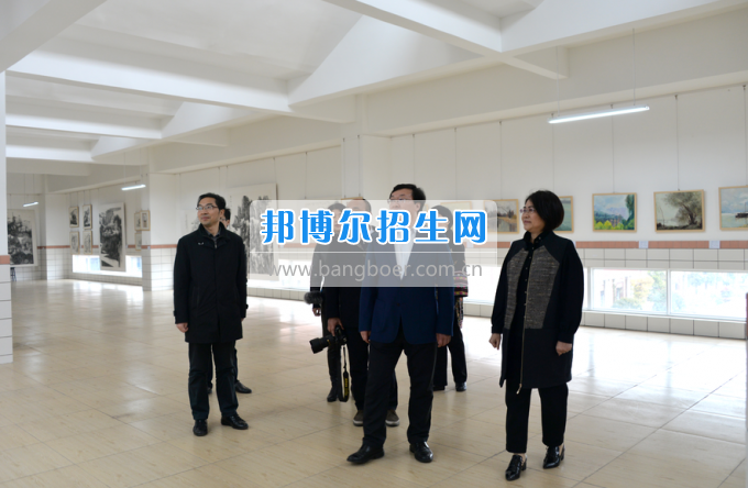 川南幼兒師范高等?？茖W(xué)校作“互聯(lián)網(wǎng)+教育”專題報(bào)告