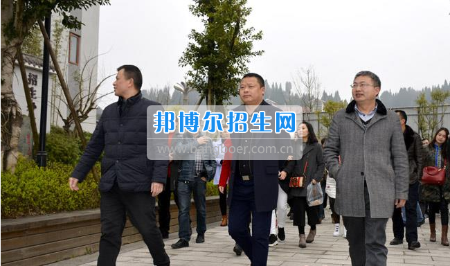 南充市建華職業(yè)中學(xué)開展“請進來，走出去”校際交流活動