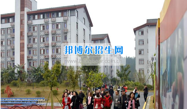 南充市建華職業(yè)中學(xué)開展“請進來，走出去”校際交流活動