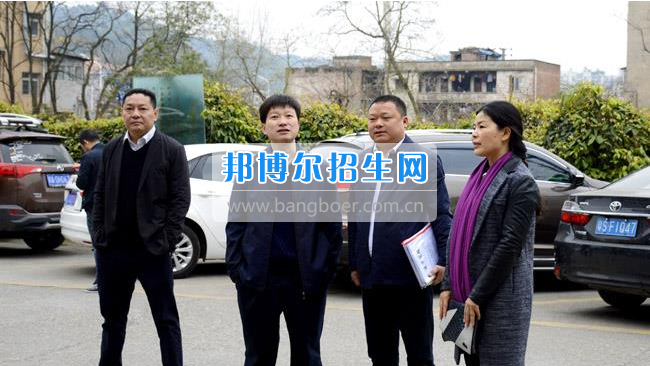 區(qū)委常委、宣傳部長邱躍峰一行視察南充市建華職業(yè)中學(xué)