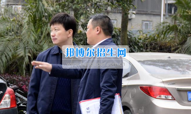 區(qū)委常委、宣傳部長邱躍峰一行視察南充市建華職業(yè)中學(xué)