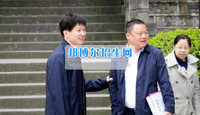 區(qū)委常委、宣傳部長邱躍峰一行視察南充市建華職業(yè)中學(xué)