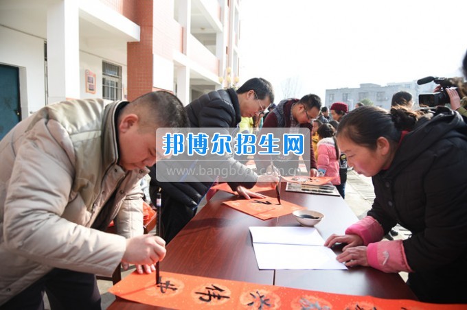 川北幼兒師范高等?？茖W(xué)校專楊曙光名師工作室走進(jìn)旺蒼特殊教育學(xué)校