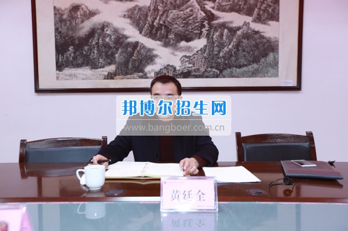 川北幼兒師范高等專(zhuān)科學(xué)校召開(kāi)領(lǐng)導(dǎo)班子“兩學(xué)一做”專(zhuān)題民主生活會(huì)