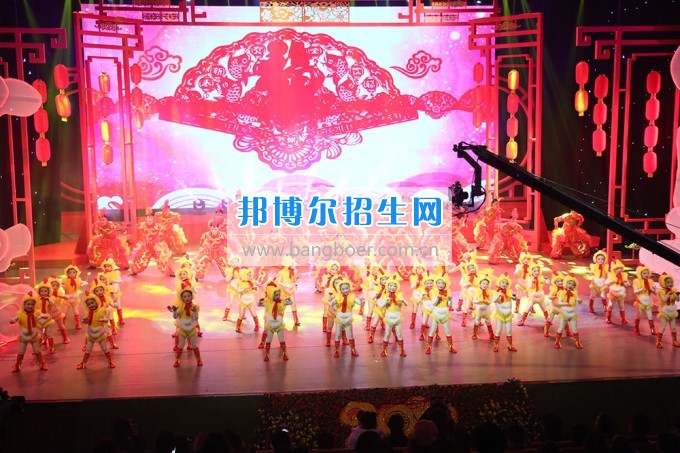 川北幼兒師范高等專(zhuān)科學(xué)校參演廣元春晚 服務(wù)地方文化