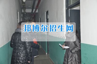 四川省什邡市職業(yè)中專學(xué)校迎接德陽(yáng)市、什邡市教育局開學(xué)工作檢查