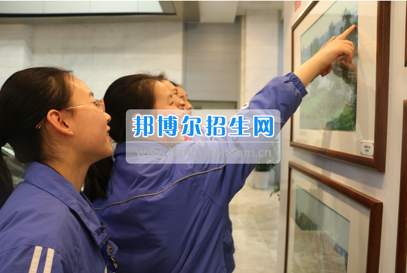 成都市洞子口職業(yè)高級中學(xué)舉行“成都，因我更美麗”主題開學(xué)典禮