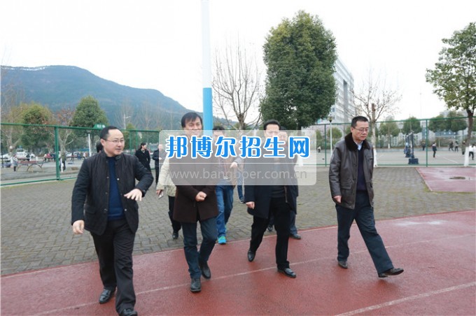 省體育局蔣顯倫副局長一行到川北幼兒師范高等?？茖W(xué)校調(diào)研