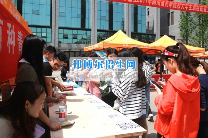天一學院成功舉辦“第七屆全國大學生綠植免費領(lǐng)養(yǎng)”校園公益活動