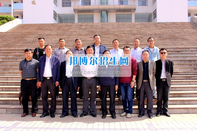 楚雄州2017年高校安全穩(wěn)定工作聯(lián)席會(huì)在楚雄醫(yī)藥高等?？茖W(xué)校召開