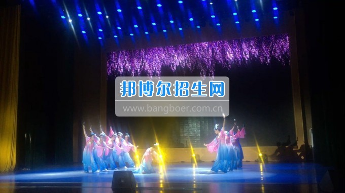 建筑設(shè)計(jì)學(xué)院榮獲2017年貴州省職業(yè)院校文化藝術(shù)類(lèi)(中國(guó)舞)技能大賽最佳組織獎(jiǎng)