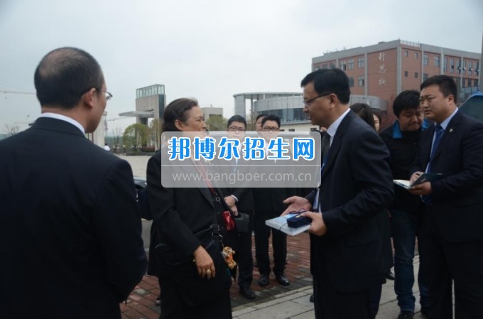 泰國(guó)詩(shī)琳通公主攜高訪團(tuán)蒞臨貴州省機(jī)械工業(yè)學(xué)校參觀訪問(wèn)