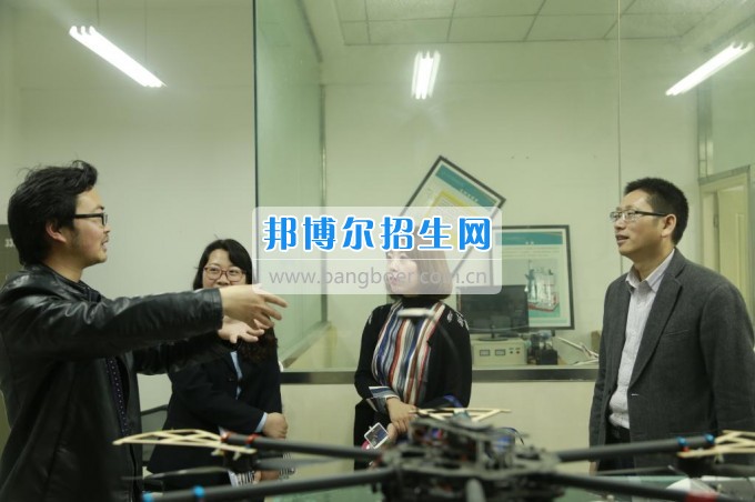 2017年新西蘭艾恩摩爾高等學院到四川信息職業(yè)技術學院洽談國際合作