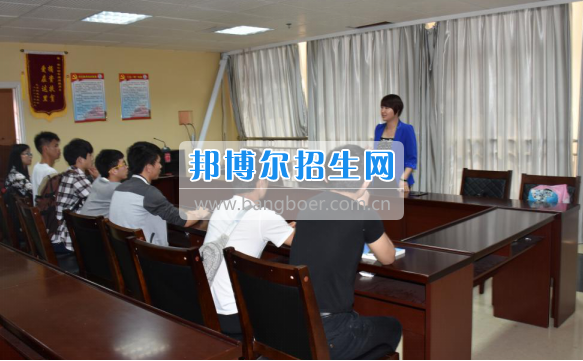 新疆自治區(qū)溫宿縣教育工委到銅仁幼兒師范高等?？茖W(xué)校招聘2017屆畢業(yè)生