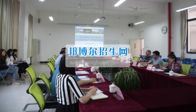 四川省一帶一路促進會會長林忠清一行來四川省經濟管理學校參觀考察，共同商建“一帶一路國際職業(yè)教育中心”