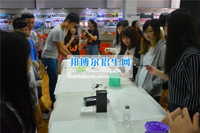 四川長江職業(yè)學(xué)院漢語港標(biāo)課程走進四川文化產(chǎn)業(yè)職業(yè)學(xué)院