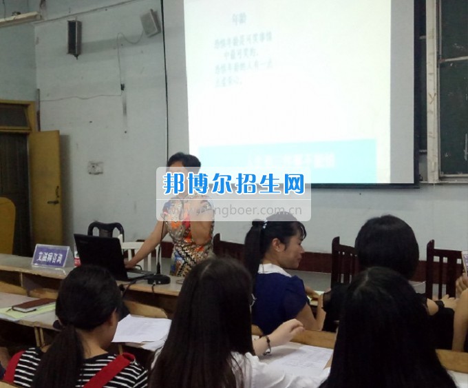 樂山職業(yè)技術學院燦爛人生由我做主——志愿者防艾宣傳