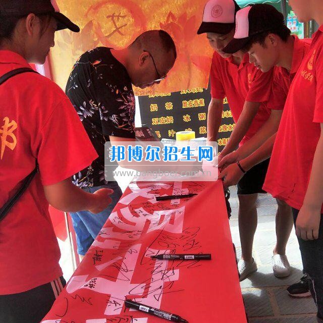貴州大學(xué)科技學(xué)院暑期社會(huì)實(shí)踐服務(wù)團(tuán)好花紅分隊(duì)深入九門村、金田村、好花紅村開展禁毒防艾宣傳