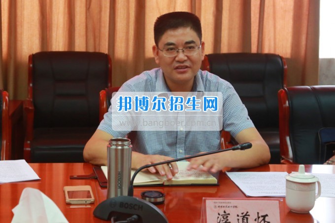 市委機(jī)構(gòu)編制委員會辦公室主任淳道懷一行來綿陽市信息科技學(xué)校開展機(jī)構(gòu)編制工作調(diào)研