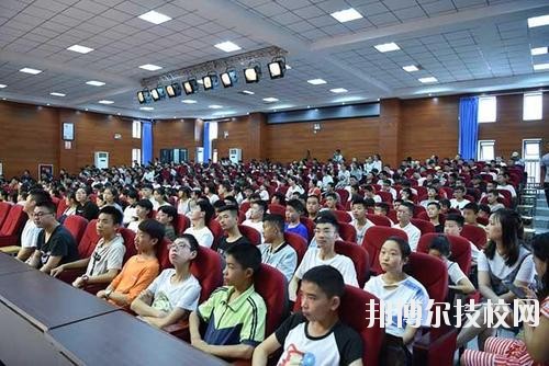成都溫江區(qū)燎原職業(yè)技術(shù)學(xué)校2020年報名條件、招生要求、招生對象