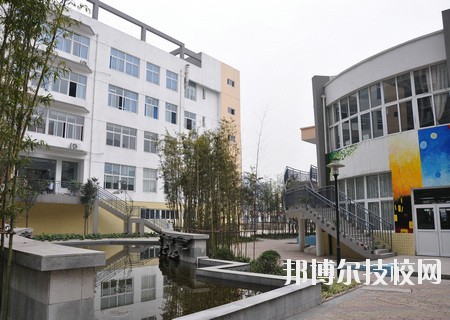 成都汽車職業(yè)技術(shù)學(xué)校2020年報(bào)名條件、招生要求、招生對象