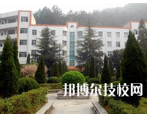 黔南民族衛(wèi)生學校2020年學費、收費多少