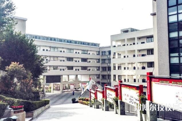 重慶輕工業(yè)學(xué)校2020年報(bào)名條件、招生要求、招生對象
